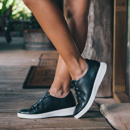 Bingo Elastic Lace Sneaker - Black